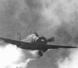 L'avion d'un kamikaze sur le point de s'écraser.
